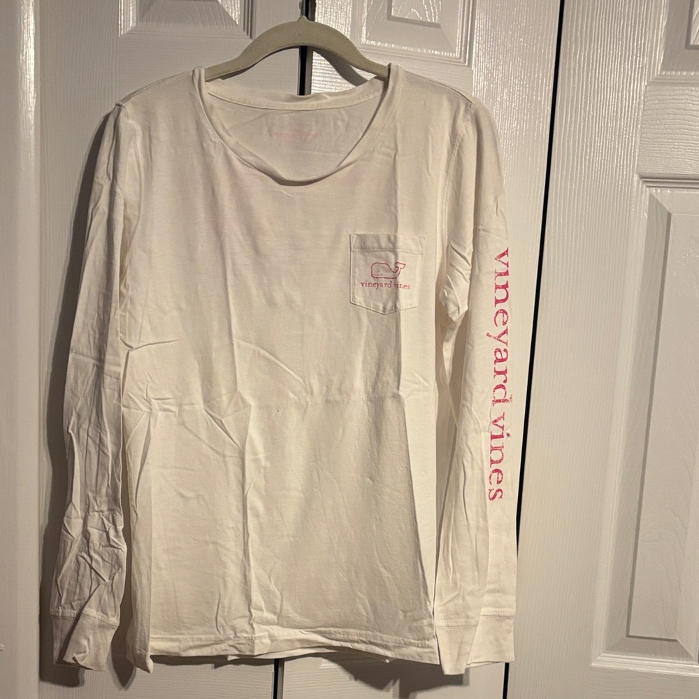 Vineyard Vines white Long Sleeve Tee with Pink Logo size small NWOT